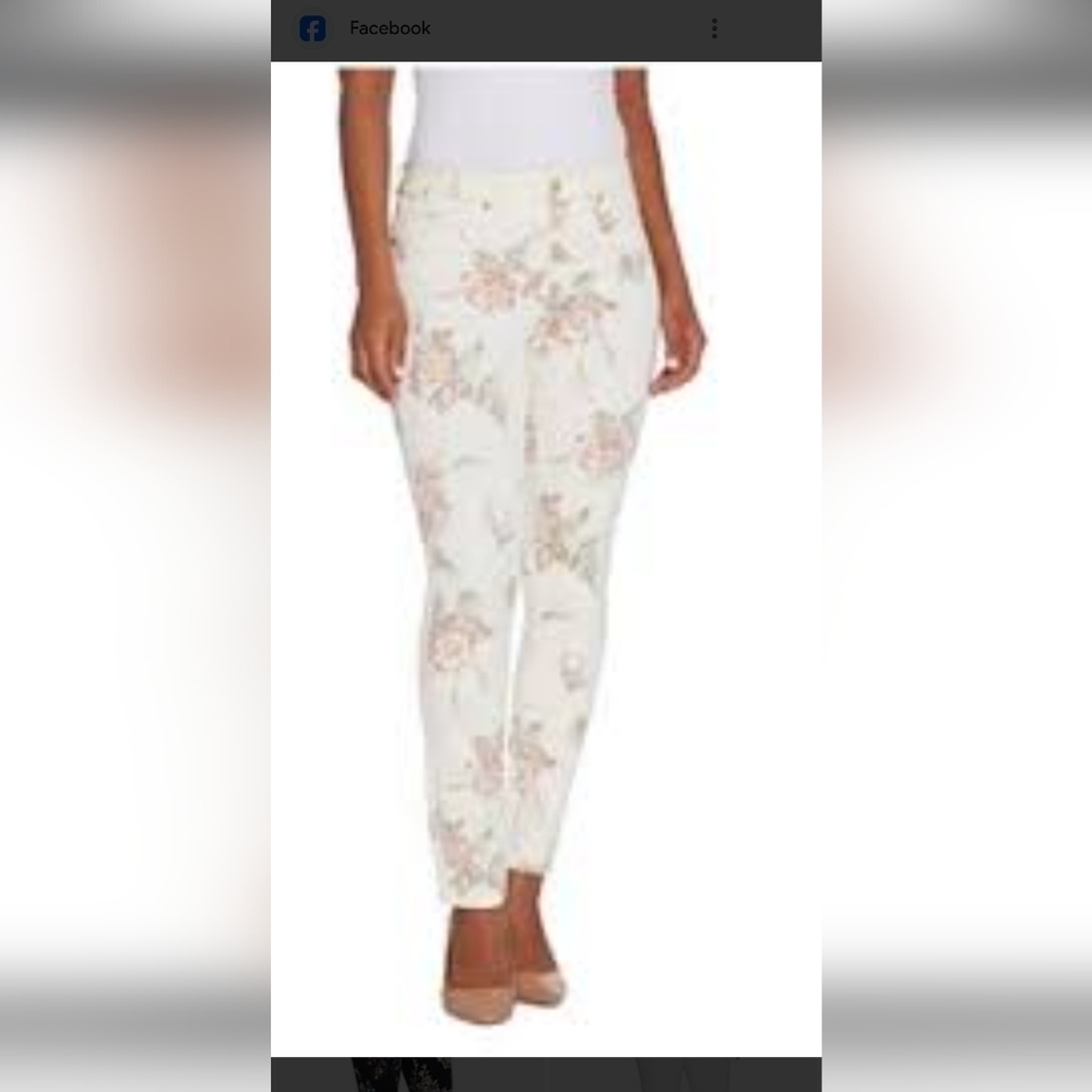 G.I.L.I Floral Print Pants Size 4